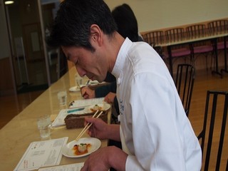 0613077_R.jpg