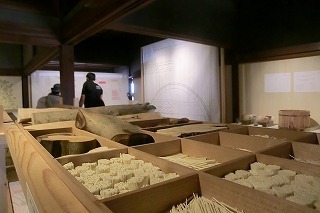 graf20041-thumbnail2.jpg